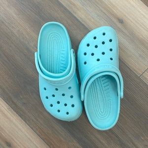 Light blue/mint crocs